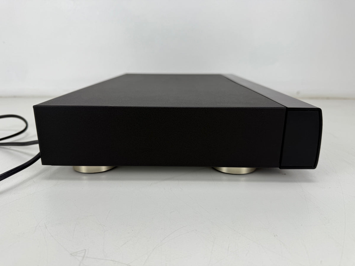 Pioneer F-104 FM/AM Digital Synthesizer Tuner With Manual