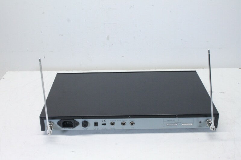 Sekaku WR-242R  2 channel Wireless Mic System