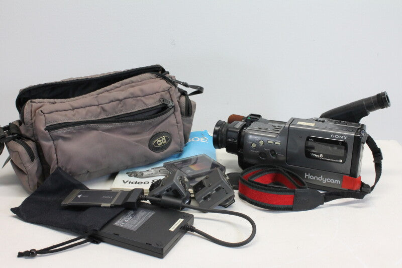 Sony handycam ccd-F330-E - In big camera case - And loads of other accessoires