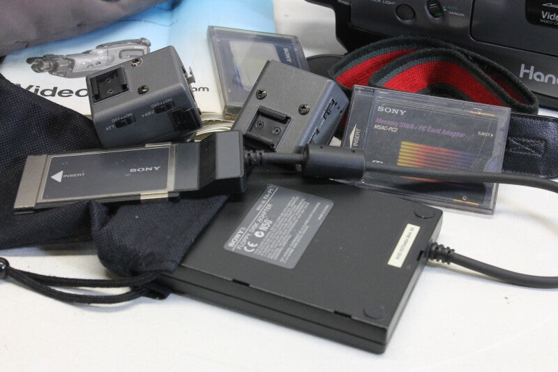 Sony handycam ccd-F330-E - In big camera case - And loads of other accessoires