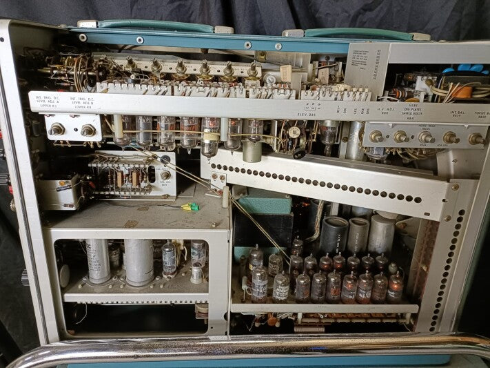 Tektronix 551 Dual Beam Ocilloscope with Power Supply and Scope Mobile