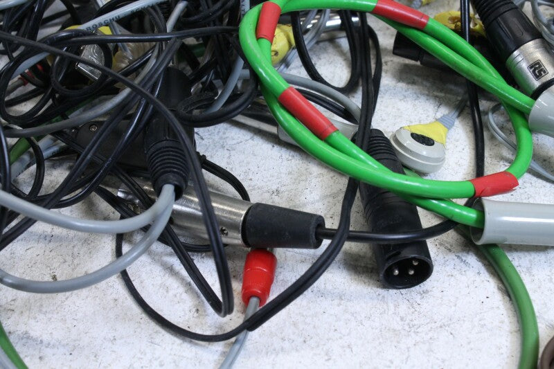 Onbekende partij met kabels met verschillende connectoren en stekkers (nr. 2)