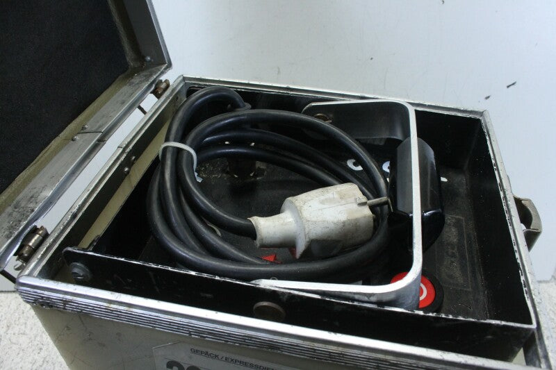 Onbekende voeding in behuizing