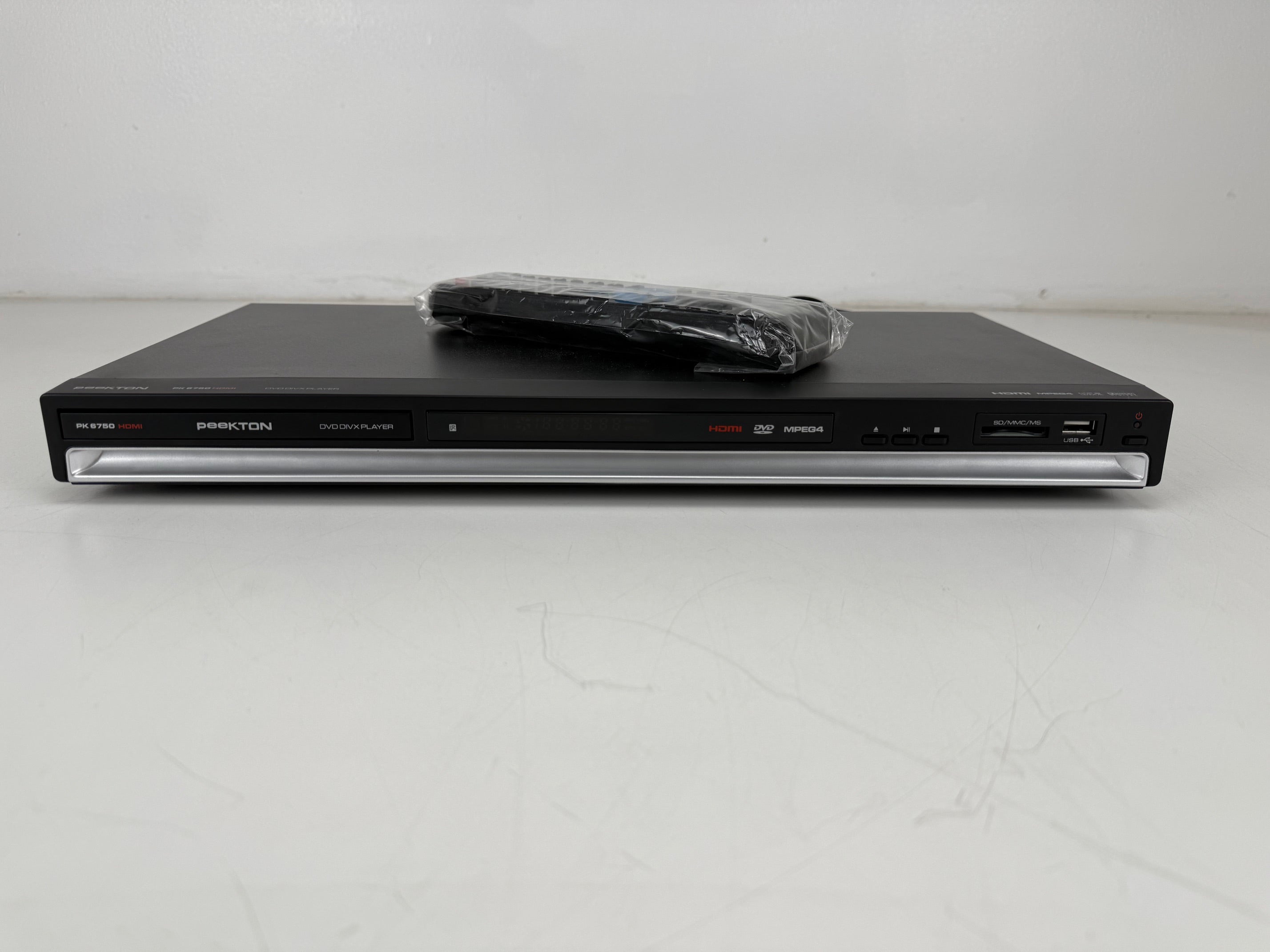 Peekton PK 6750 HDMI DVD DIVX Player With Original Box - Remote Control