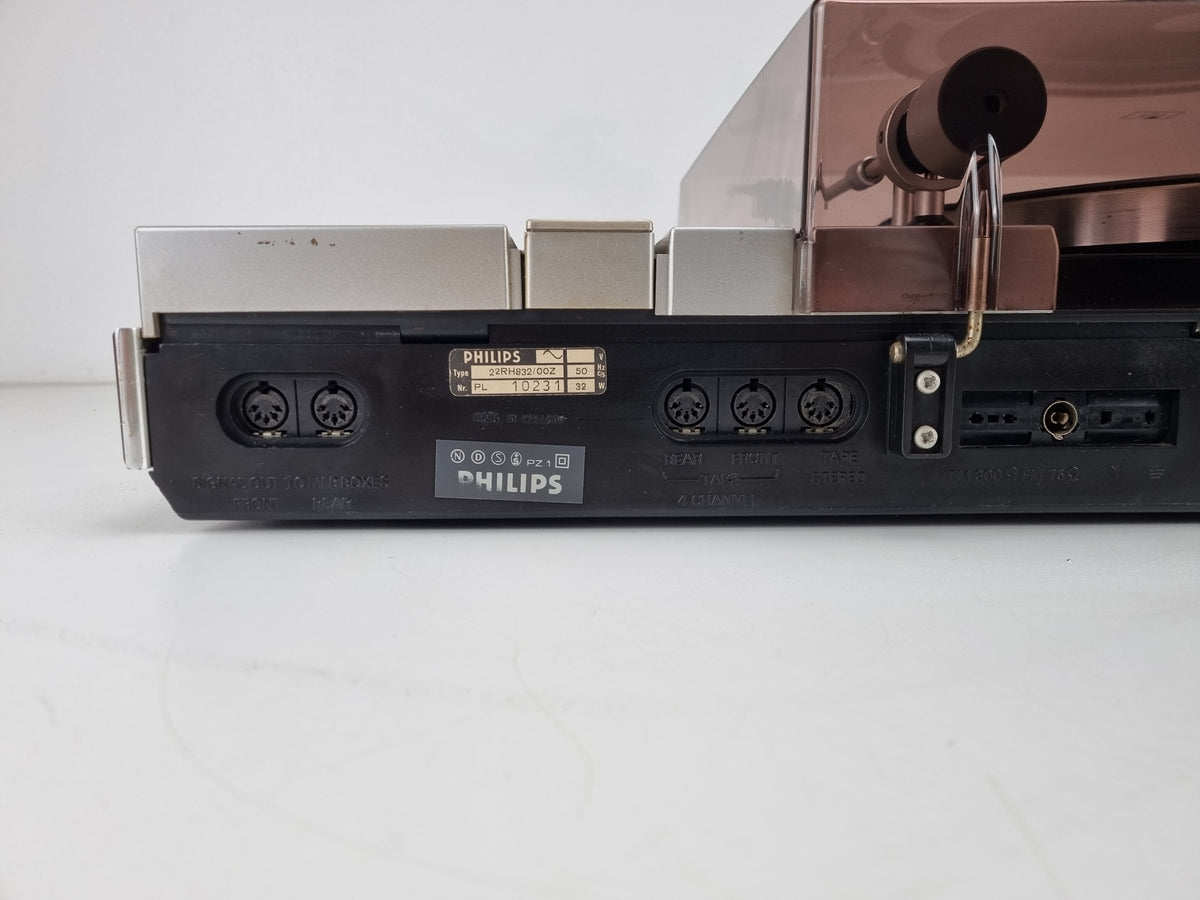 Philips RH 832 - VU meter repaird - New Ligths - 4x Philips 541 MFB speakers