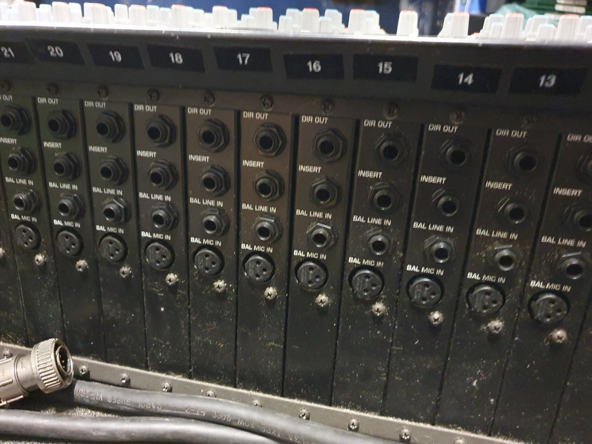 Crest Audio live/studio mengpaneel - 32-8-2 - Inclusief voeding en flightcase - Wordt verkocht zoals het is