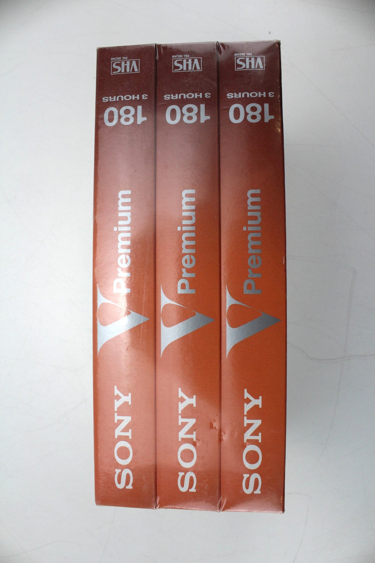 Sony 3-pack Sony E3-180VH - Premium 180 minuten VHS-videocassette, verzegeld/nieuw in verpakking.